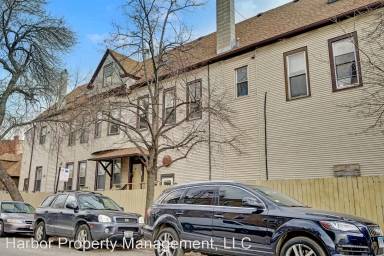 Main picture of 2524 W Fullerton Ave