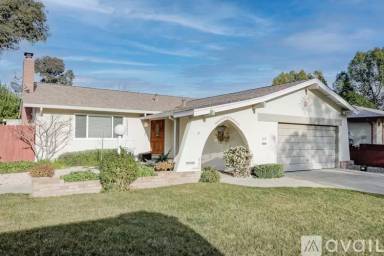 Main picture of 125 Green Tree Dr