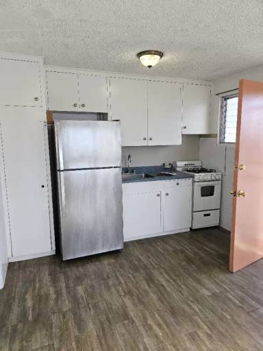 Main picture of 2064 Young St