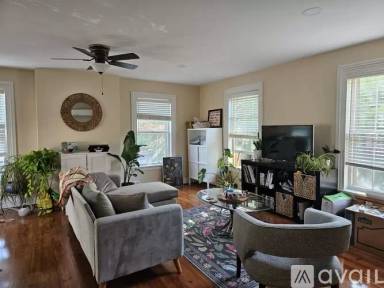 Main picture of 2218 E Grace St