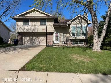 Main picture of 13310 S 35th Ave