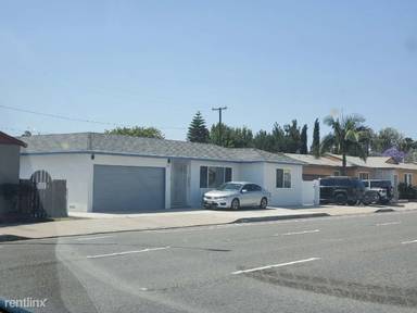 Main picture of 211 N Brookhurst St