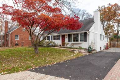 Main picture of 111 S Spring St