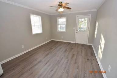 Main picture of 1226 E Second St