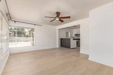 Main picture of 1049 E Colter St