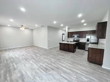 Main picture of 304 E Rosalie