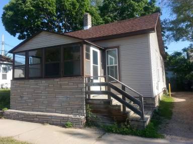 Main picture of 523 Car St