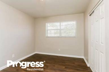 Main picture of 2960 NW 20th St