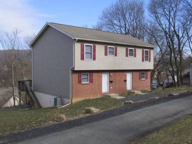 Main picture of 221 E Manchester Ln