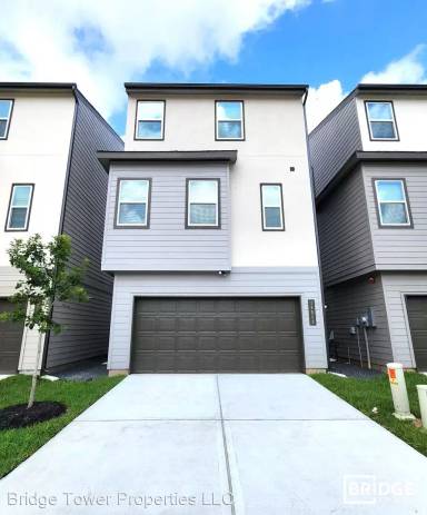 Main picture of 18508 Centro Row