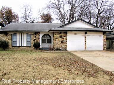 Main picture of 9308 NE Stardust Ln