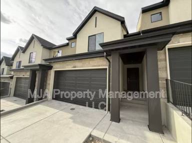 Main picture of 222 E Glencoe Dr