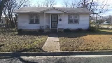 Main picture of 502 McArthur Dr