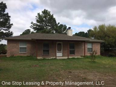 Main picture of 140 Oak Leaf Dr