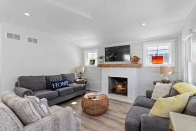 Main picture of 15 Geneva Ln