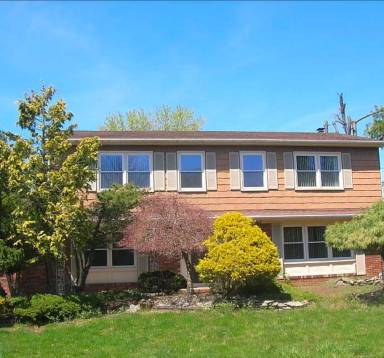 Main picture of 15 Cardinal Ct