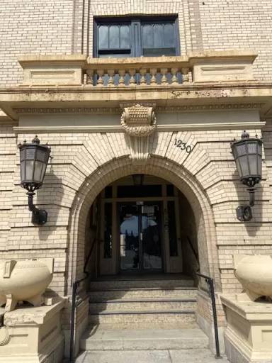 Main picture of 1229 W Riverside Ave