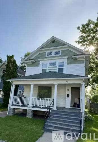 Main picture of 715 Wright St