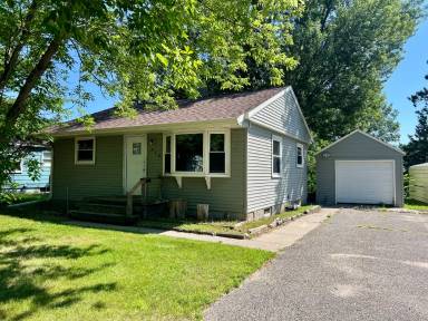 Main picture of 910 Clover Ln