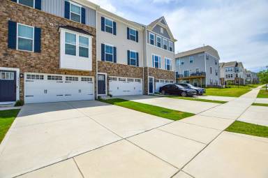 Main picture of 9833 Oaklawn Blvd NW