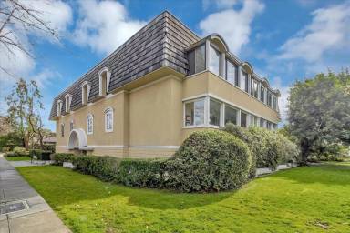 Main picture of 500 Fulton St