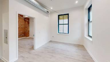 Main picture of 70 Roseville Ave
