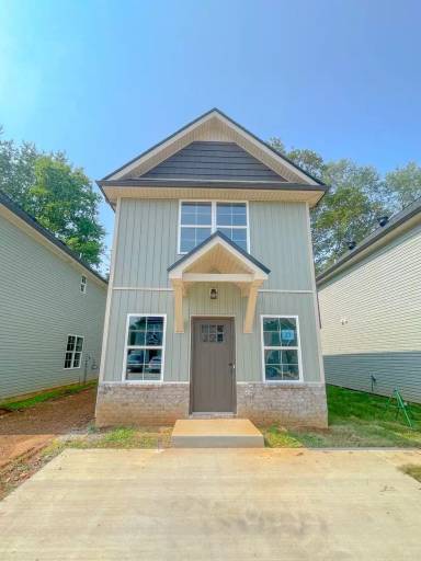 Main picture of 302 Honeycomb Ct
