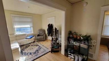 Main picture of 617 E 8th St