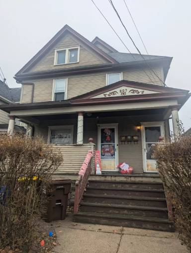 Main picture of 907 4th Ave