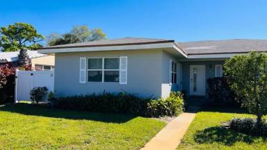 Main picture of 1260 SW 32nd St