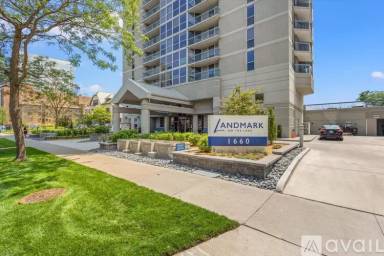 Main picture of Landmark on the Lake