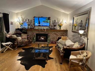 Main picture of 10405 Brewer Ave