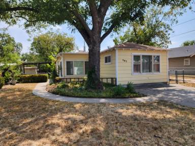 Main picture of 707 W Avenue J