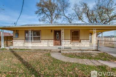 Main picture of 913 Clark St