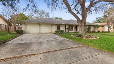 Main picture of 425 Crestwind Dr