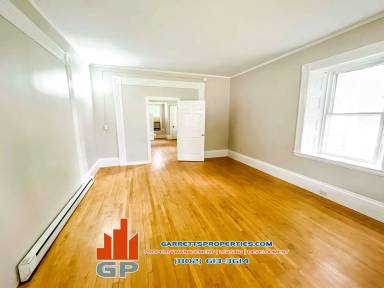 Main picture of 40 1st St