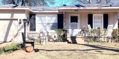 Main picture of 1824 Woodrow Ave