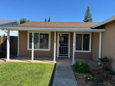 Main picture of 18850 N Oak Knoll Ave