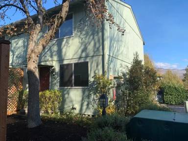 Main picture of 383 Glenn St