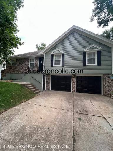 Main picture of 104 NE Crescent St