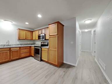 Main picture of 403 NW Woodbury Dr