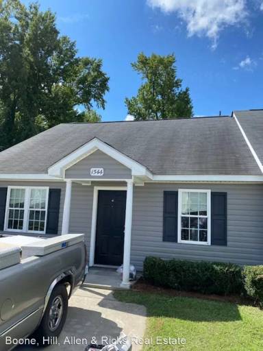 Main picture of 1504 Surrey Ct
