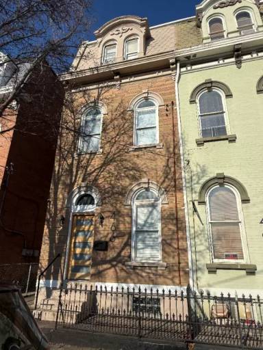 Main picture of 466 Dayton St