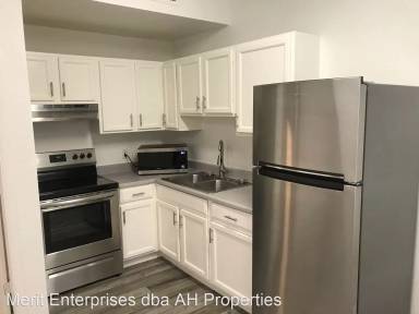 Main picture of 290 N Hamilton St