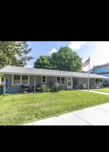Main picture of 122 W Lagrange St