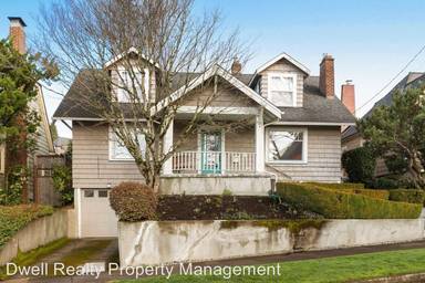 Main picture of 2031 NE Ridgewood Dr