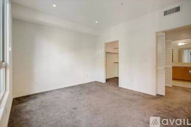 Main picture of 906 S Ardmore Ave