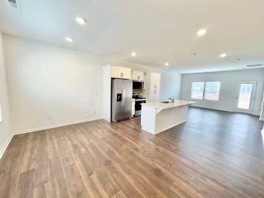 Main picture of 176 Cougar Ln