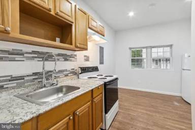 Main picture of 830 W 3rd St