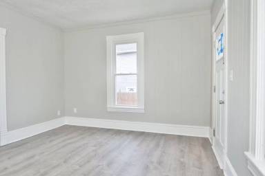 Main picture of 921 South St